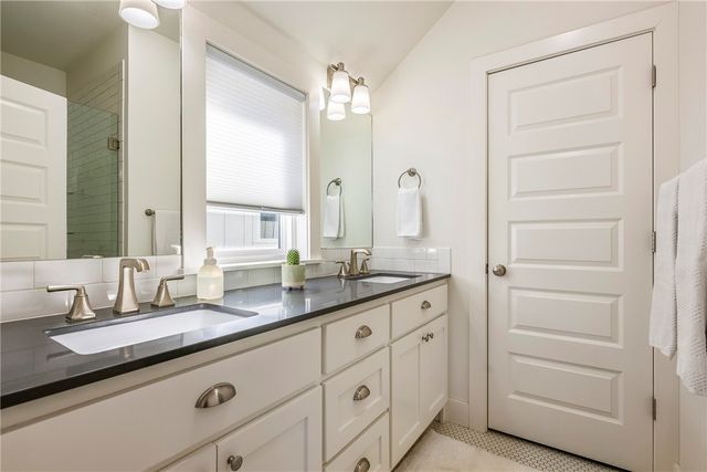 634 SW B Street, Bentonville, AR 72712