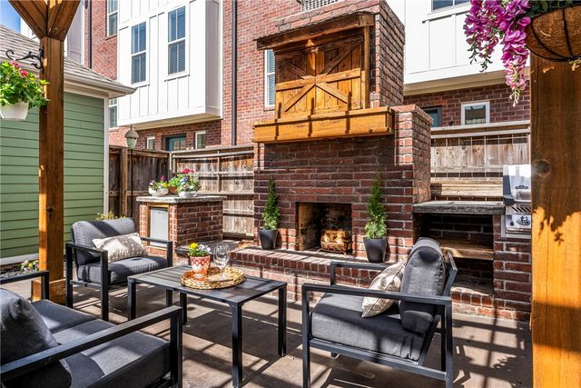 634 SW B Street, Bentonville, AR 72712