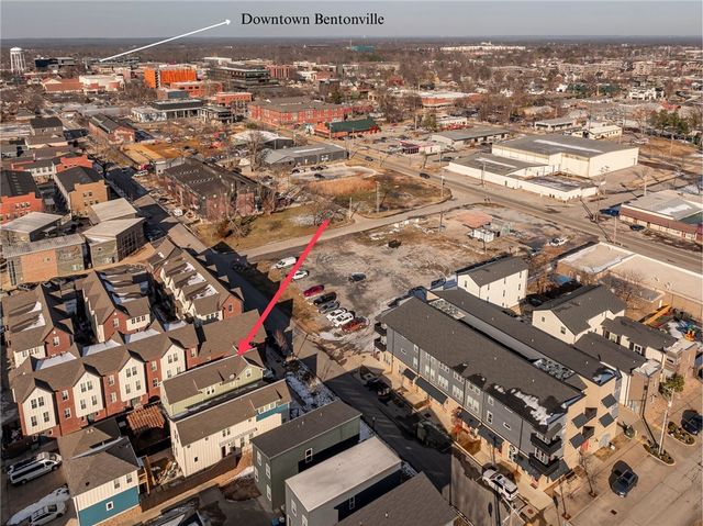 634 SW B Street, Bentonville, AR 72712