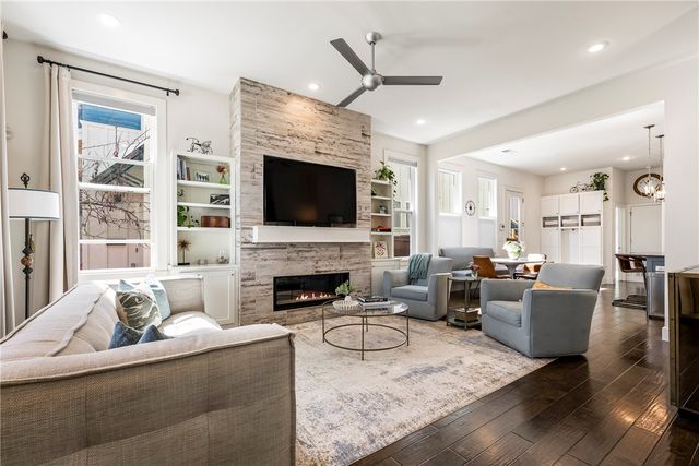 634 SW B Street, Bentonville, AR 72712