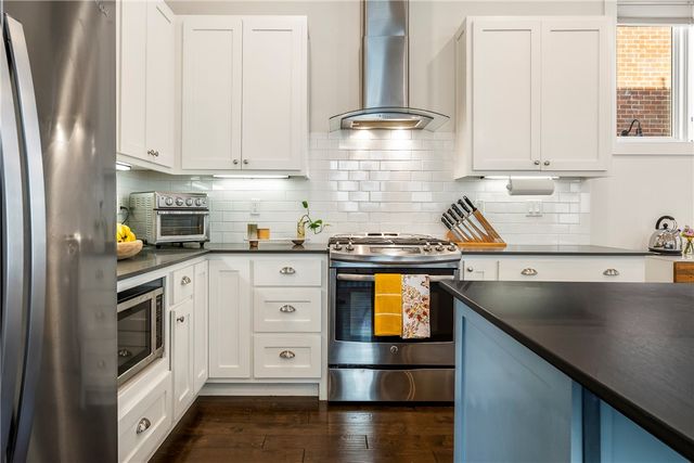 634 SW B Street, Bentonville, AR 72712