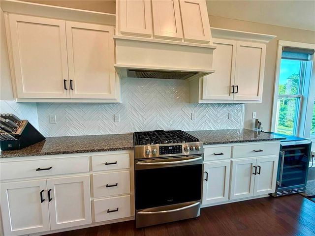 6708 NW 105th Street, Kansas City, MO 64154