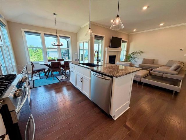 6708 NW 105th Street, Kansas City, MO 64154