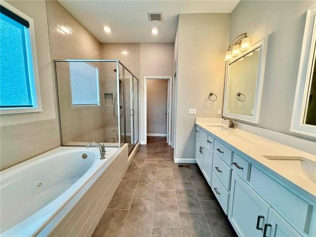6708 NW 105th Street, Kansas City, MO 64154