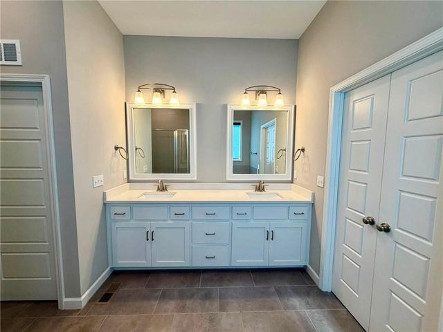 6708 NW 105th Street, Kansas City, MO 64154