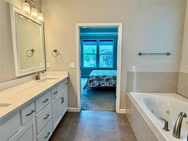 6708 NW 105th Street, Kansas City, MO 64154