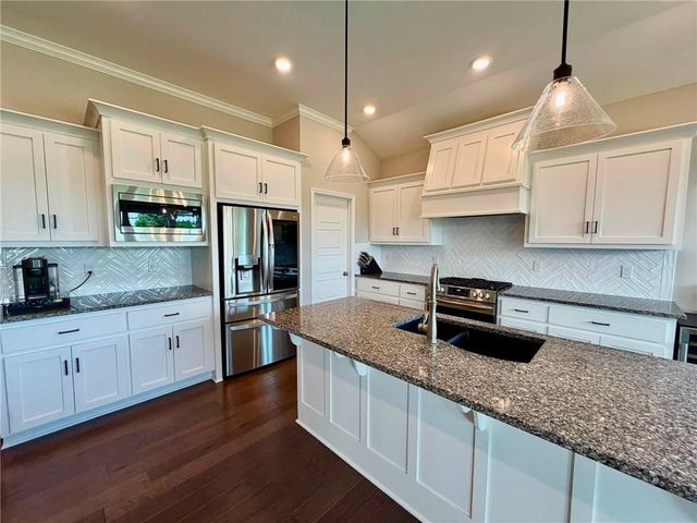 6708 NW 105th Street, Kansas City, MO 64154