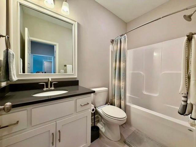 6708 NW 105th Street, Kansas City, MO 64154