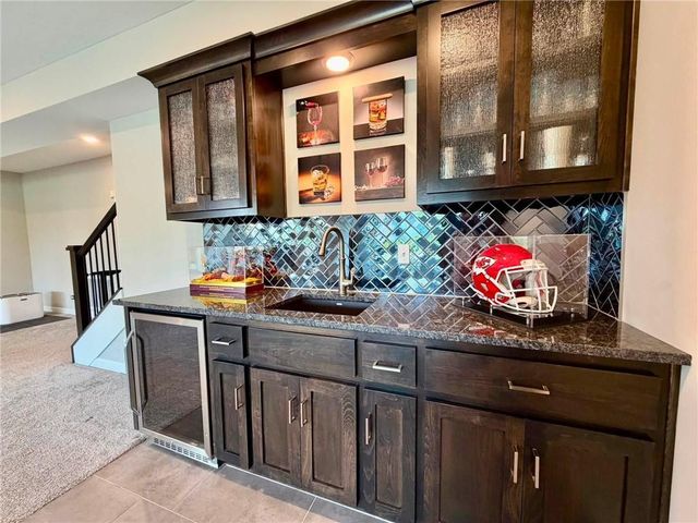 6708 NW 105th Street, Kansas City, MO 64154