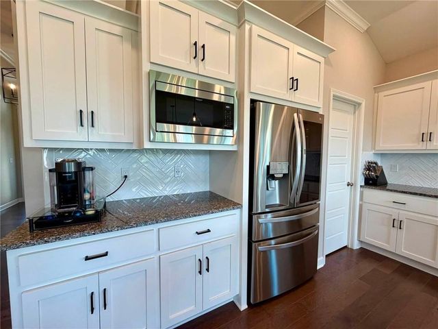 6708 NW 105th Street, Kansas City, MO 64154