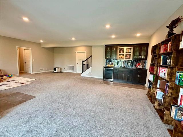 6708 NW 105th Street, Kansas City, MO 64154