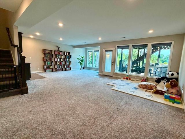 6708 NW 105th Street, Kansas City, MO 64154