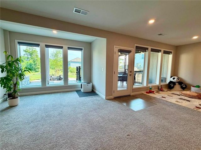 6708 NW 105th Street, Kansas City, MO 64154