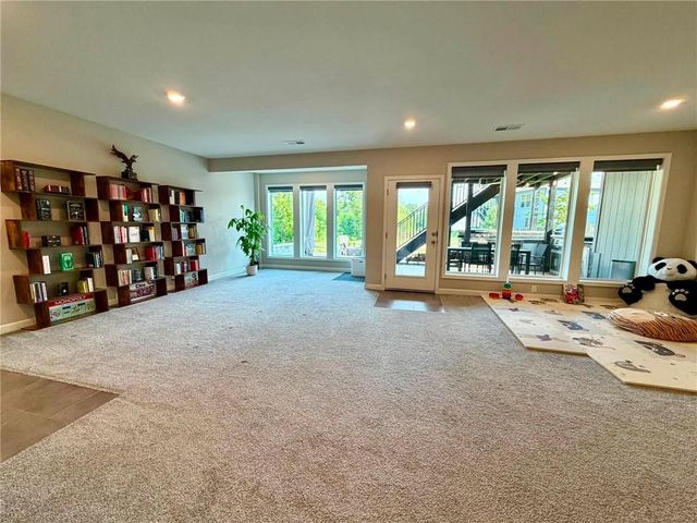 6708 NW 105th Street, Kansas City, MO 64154