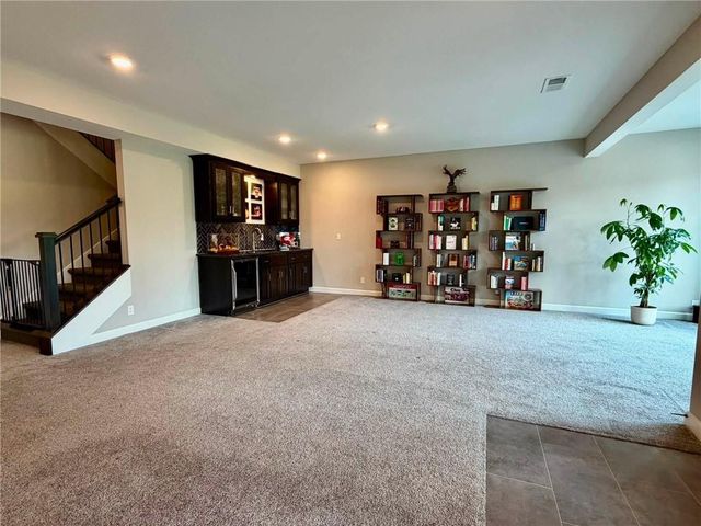 6708 NW 105th Street, Kansas City, MO 64154