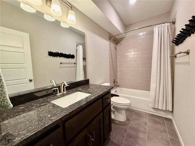 6708 NW 105th Street, Kansas City, MO 64154