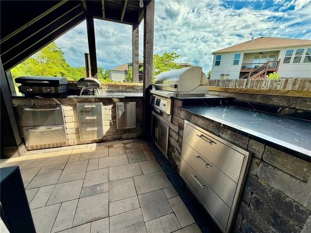 6708 NW 105th Street, Kansas City, MO 64154