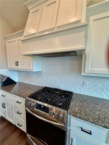 6708 NW 105th Street, Kansas City, MO 64154