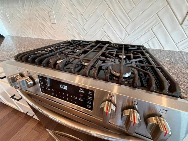 6708 NW 105th Street, Kansas City, MO 64154