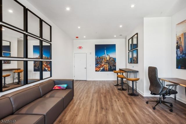 1 Carriage City Plz 1707, Rahway City, NJ 07065