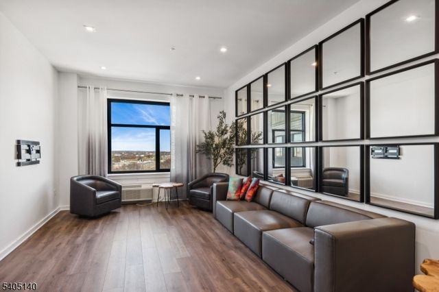 1 Carriage City Plz 1707, Rahway City, NJ 07065