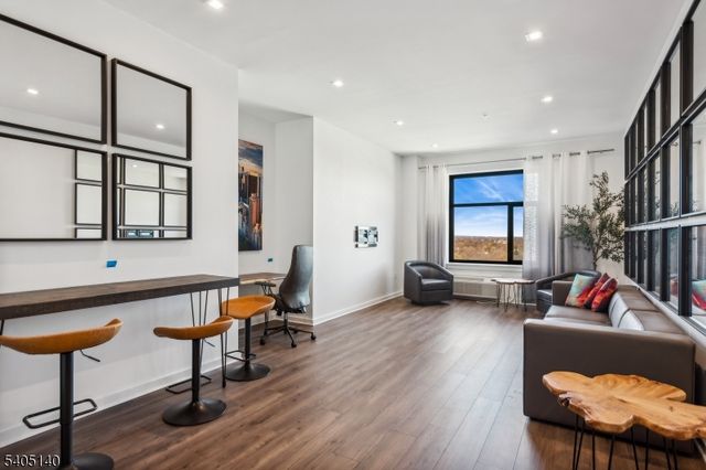 1 Carriage City Plz 1707, Rahway City, NJ 07065
