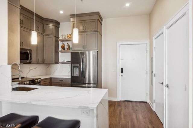 1 Carriage City Plz 1707, Rahway City, NJ 07065