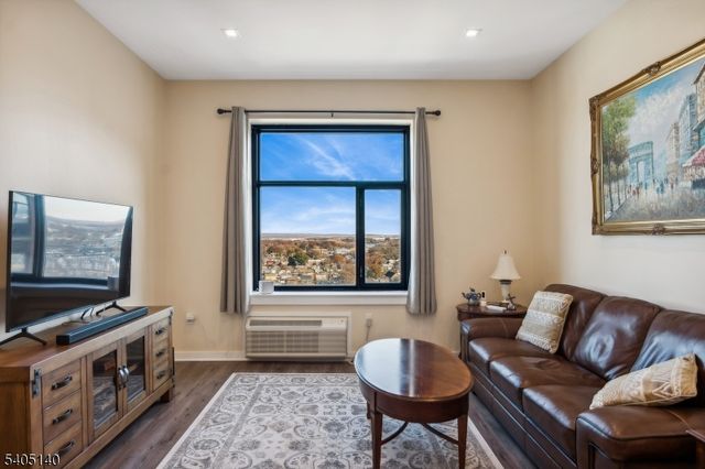 1 Carriage City Plz 1707, Rahway City, NJ 07065