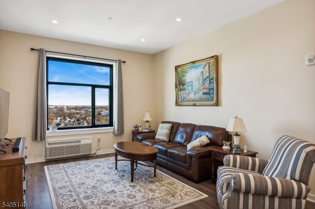 1 Carriage City Plz 1707, Rahway City, NJ 07065