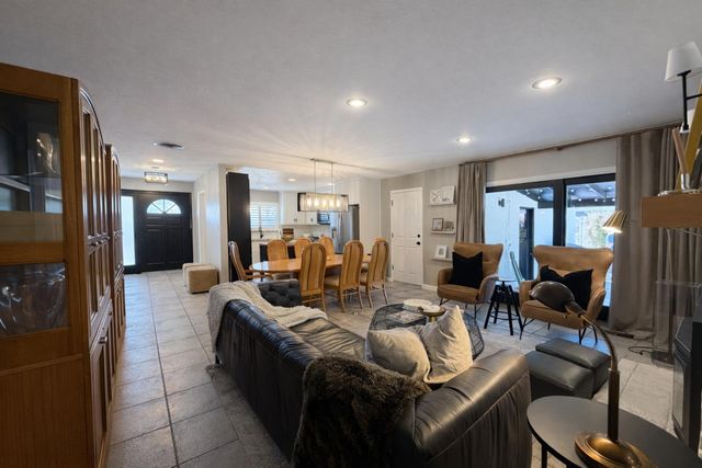 1029 Ventura Dr, Modesto, CA 95350