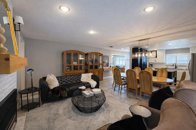 1029 Ventura Dr, Modesto, CA 95350