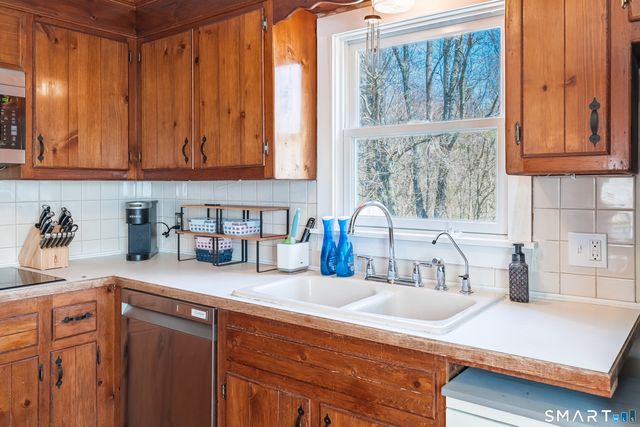 236 Avery Hill Road, Ledyard, CT 06339