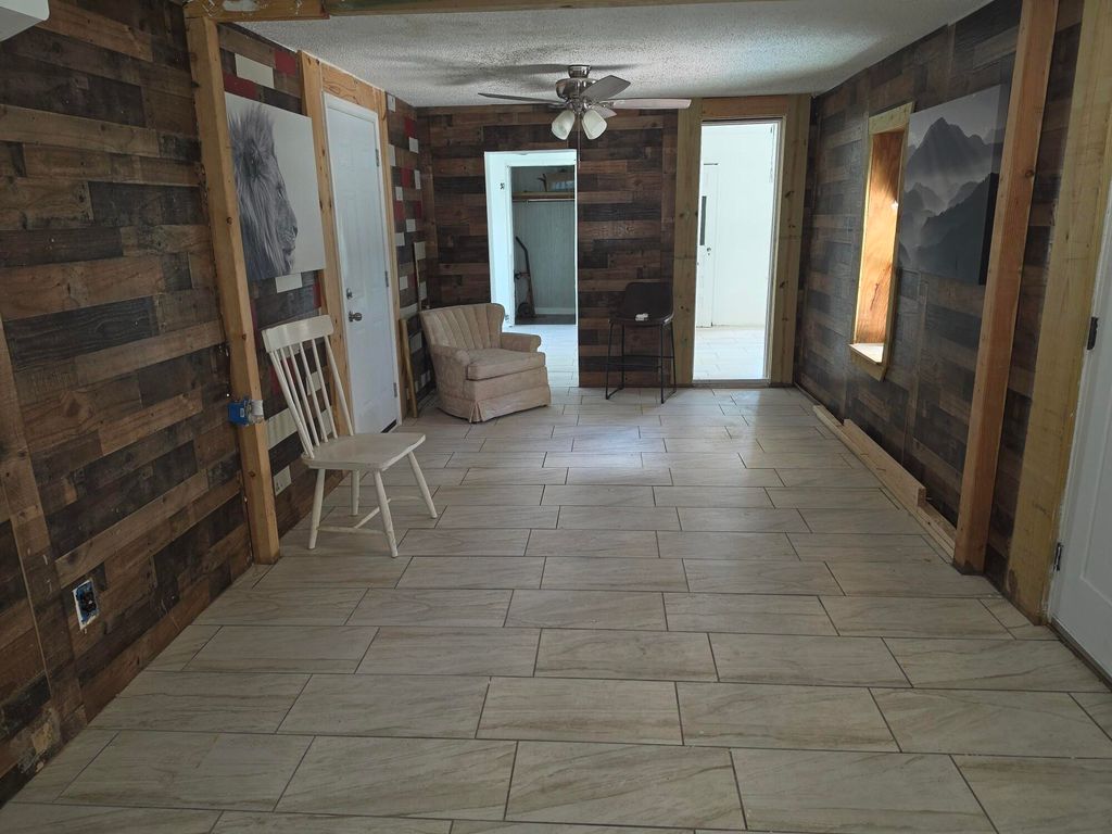 Image 3 of property listing at 19 W Avenue O, San Angelo, TX 76903