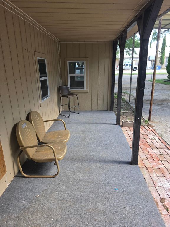 Image 9 of property listing at 19 W Avenue O, San Angelo, TX 76903