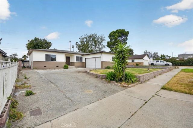 7938 Chantry Avenue, Fontana, CA 92336