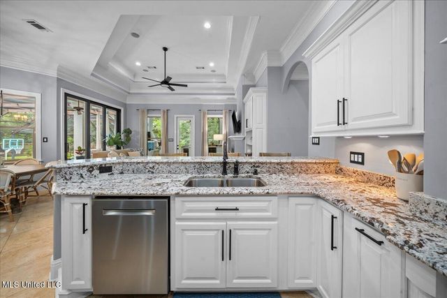 2401 Olde Oak Pointe, Ocean Springs, MS 39564