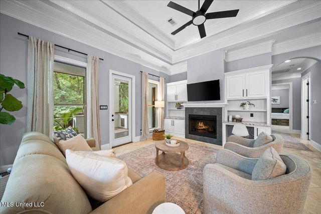 2401 Olde Oak Pointe, Ocean Springs, MS 39564