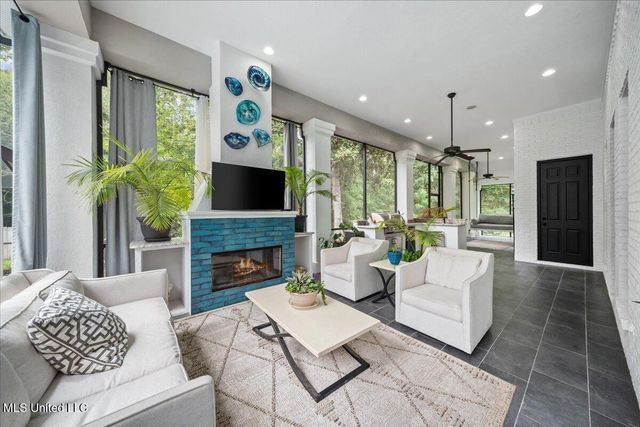 2401 Olde Oak Pointe, Ocean Springs, MS 39564