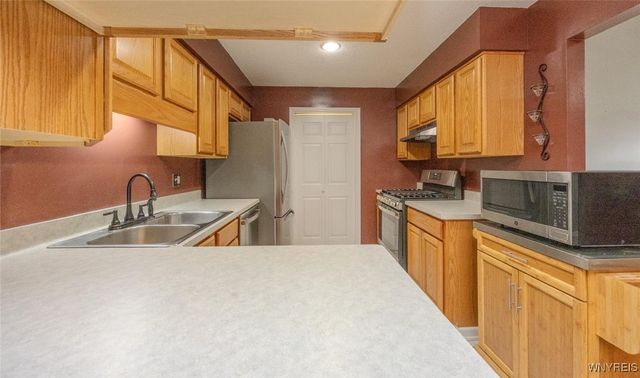 12 Brookfield Lane 6, Cheektowaga, NY 14227