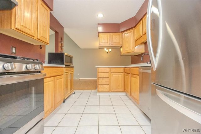 12 Brookfield Lane 6, Cheektowaga, NY 14227