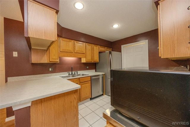 12 Brookfield Lane 6, Cheektowaga, NY 14227