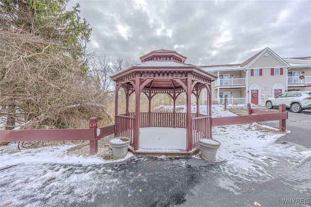 12 Brookfield Lane 6, Cheektowaga, NY 14227