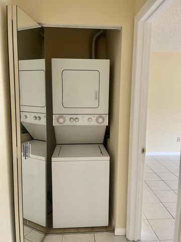 3529 Englewood Drive E 313, Lake Worth, FL 33467