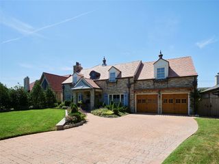 1102 Huntington Avenue, Nichols Hills, OK 73116