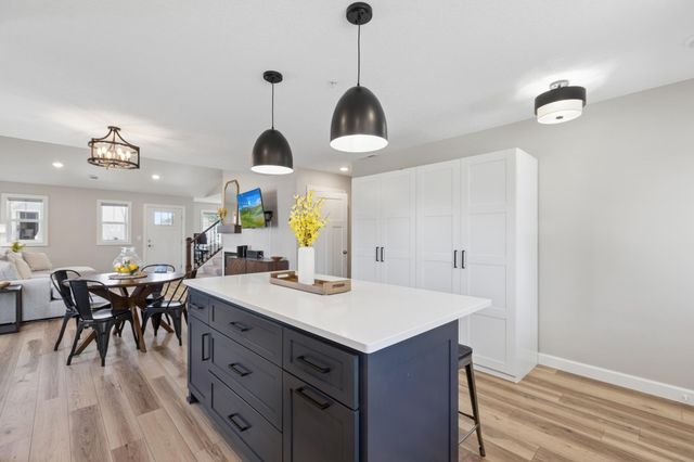 6986 Lancaster Way NE, Albertville, MN 55301