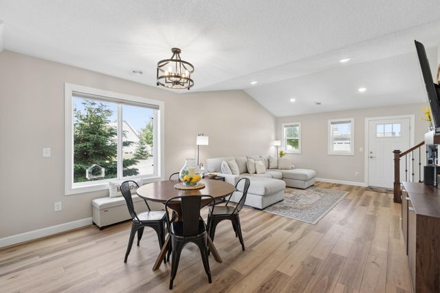 6986 Lancaster Way NE, Albertville, MN 55301