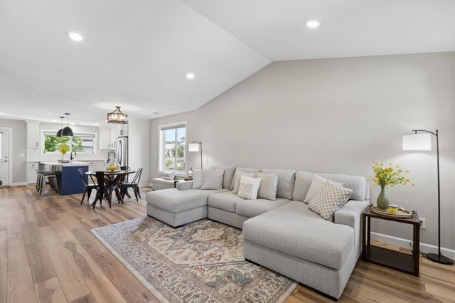 6986 Lancaster Way NE, Albertville, MN 55301