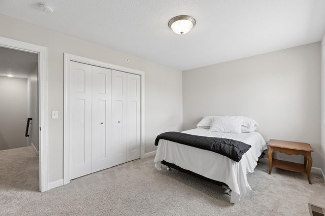 6986 Lancaster Way NE, Albertville, MN 55301