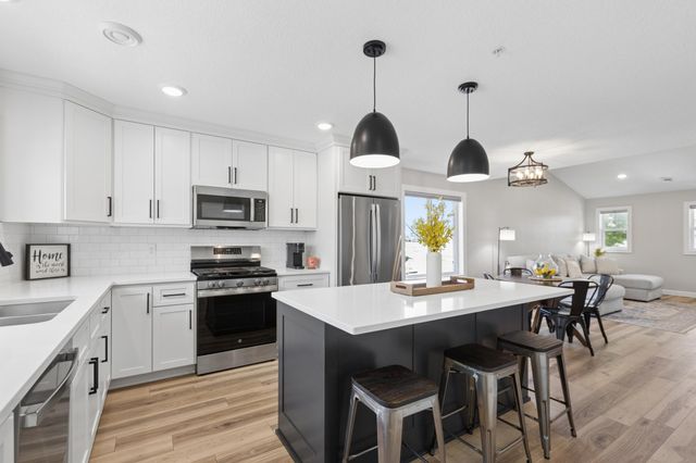 6986 Lancaster Way NE, Albertville, MN 55301