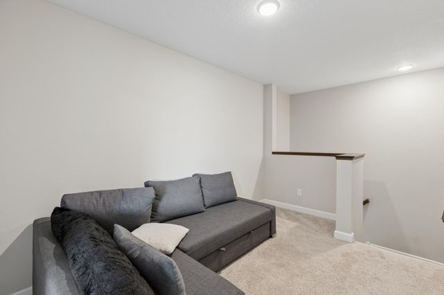 6986 Lancaster Way NE, Albertville, MN 55301
